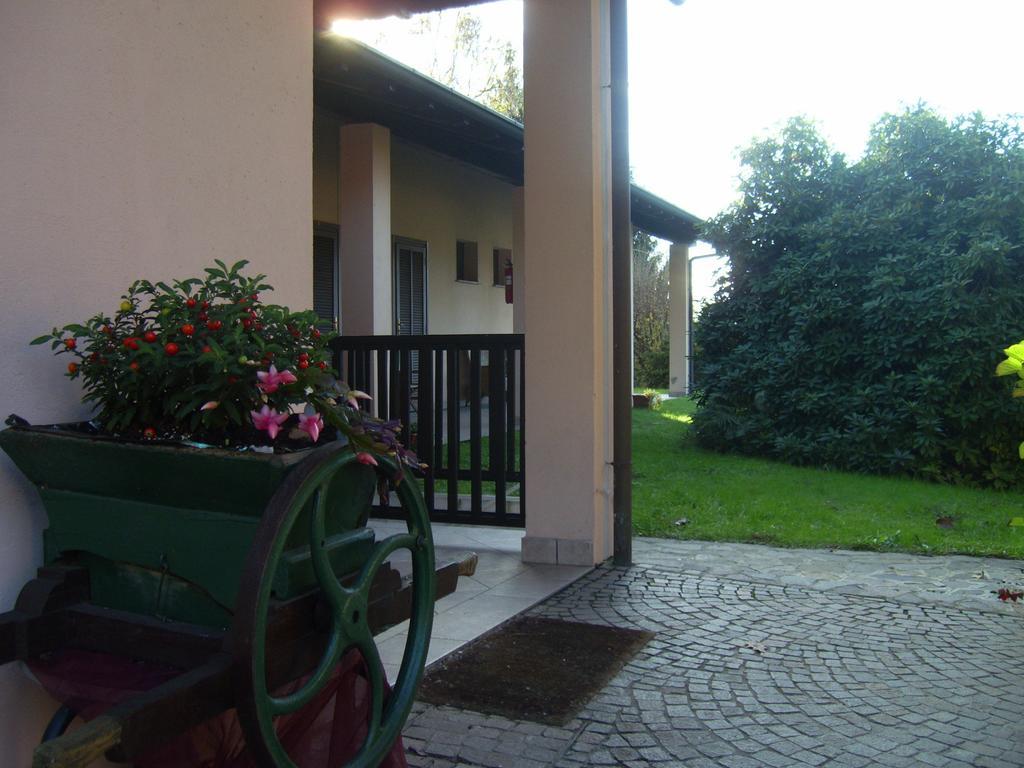 Hotel La Collinetta Sesto Calende Exterior photo